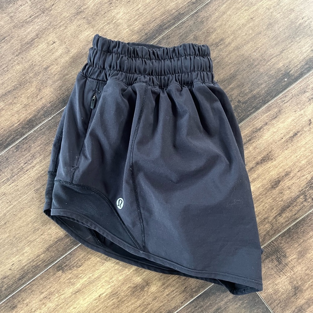 Lululemon Hotty Hot Short 2.5